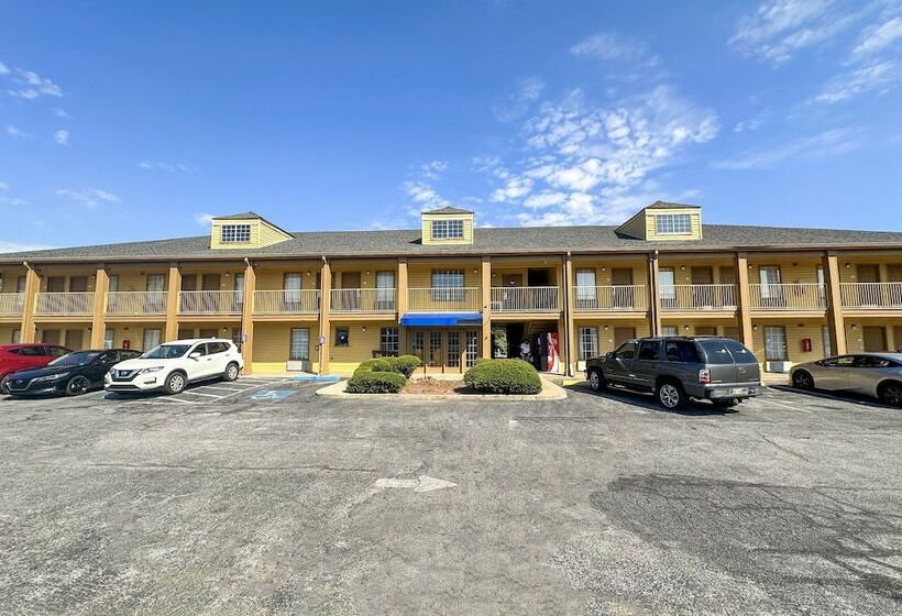 בית מלון כפרי Bonita Lakes Inn By OYO Meridian