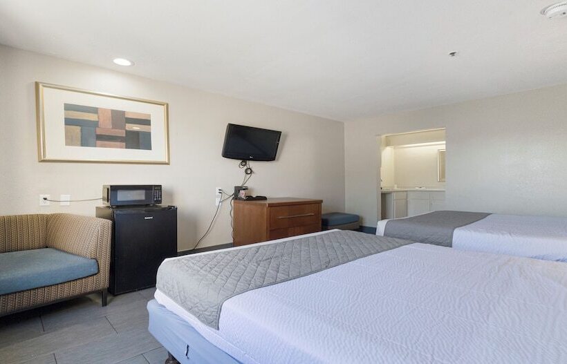 Отель Budget Inn And Suites Stockton Yosemite