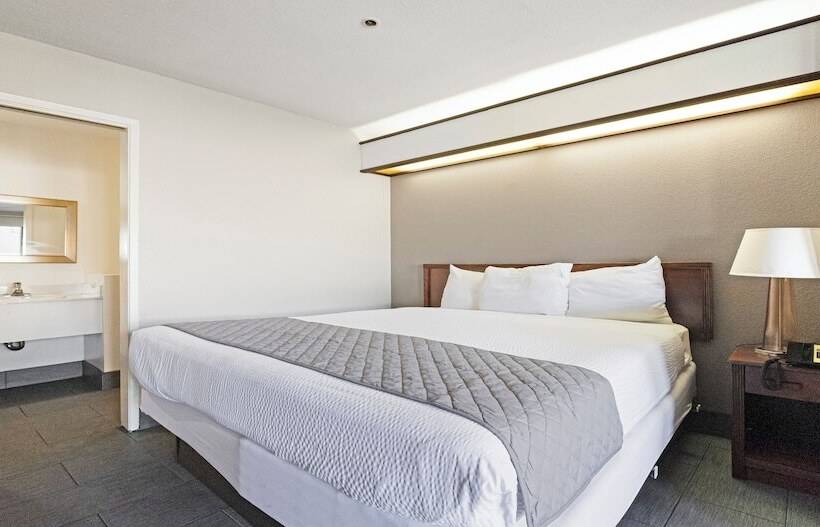 호텔 Budget Inn And Suites Stockton Yosemite