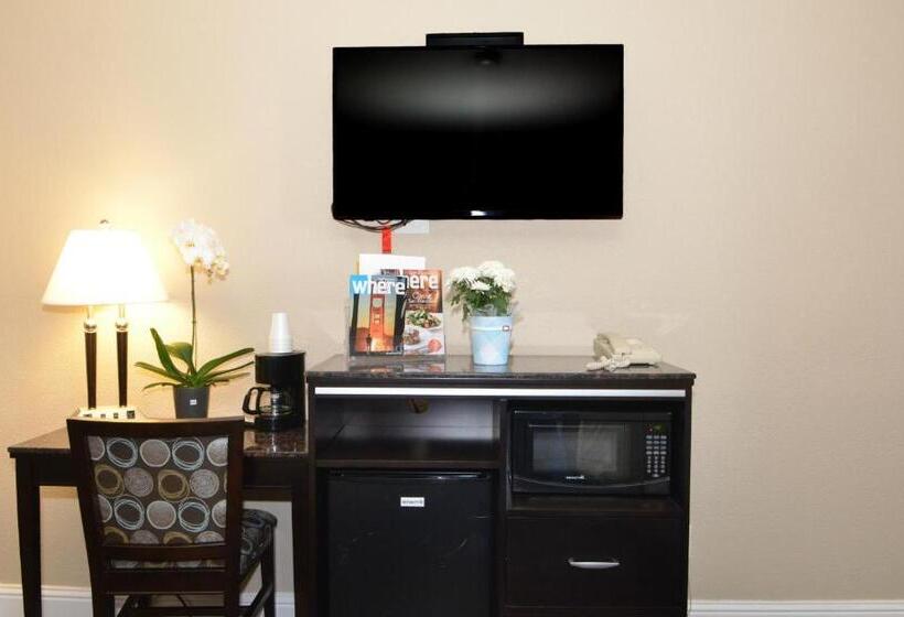 هتل Executive Inn