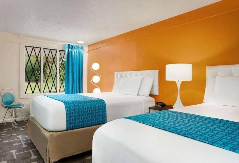 هتل Dover Inn And Suites