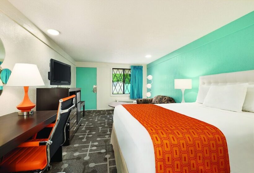 هتل Dover Inn And Suites