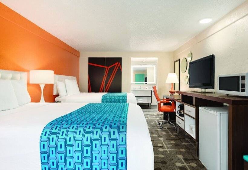 هتل Dover Inn And Suites
