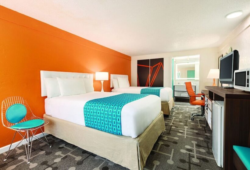 هتل Dover Inn And Suites
