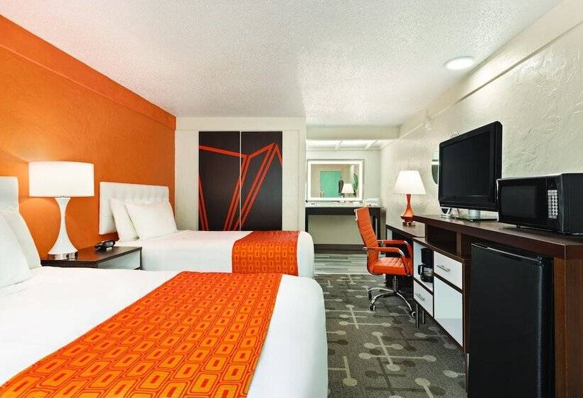 هتل Dover Inn And Suites