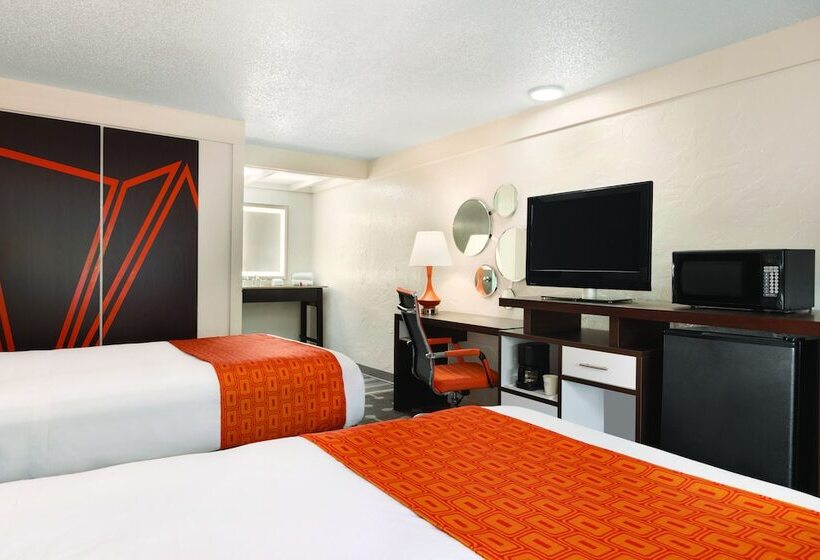 هتل Dover Inn And Suites