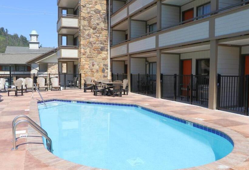 בית מלון כפרי Howard Johnson By Wyndham Downtown Gatlinburg