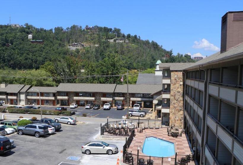בית מלון כפרי Howard Johnson By Wyndham Downtown Gatlinburg