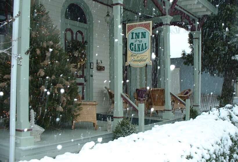 فندق Inn At The Canal Bed & Breakfast