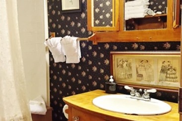 هتل Inn At The Canal Bed & Breakfast