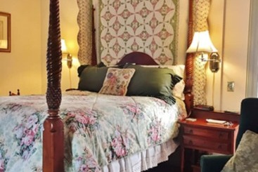 هتل Inn At The Canal Bed & Breakfast