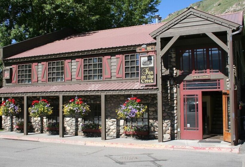 هتل Inn On The Creek
