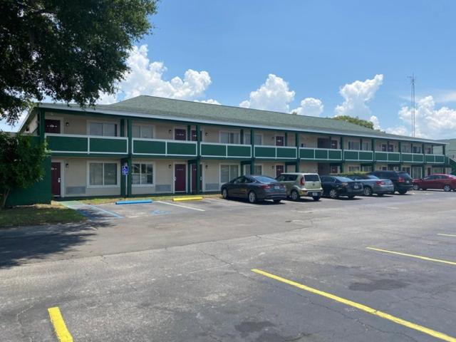 هتل Inn On The Green Florida
