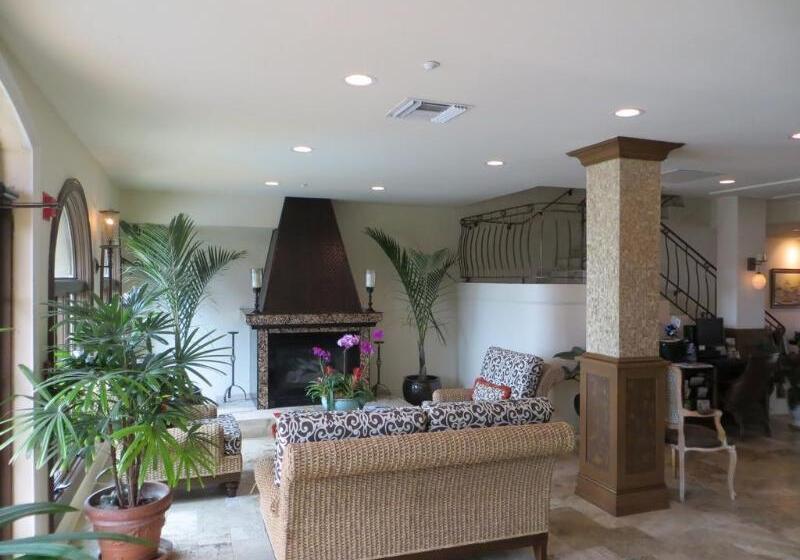 فندق Inn On The Lakes