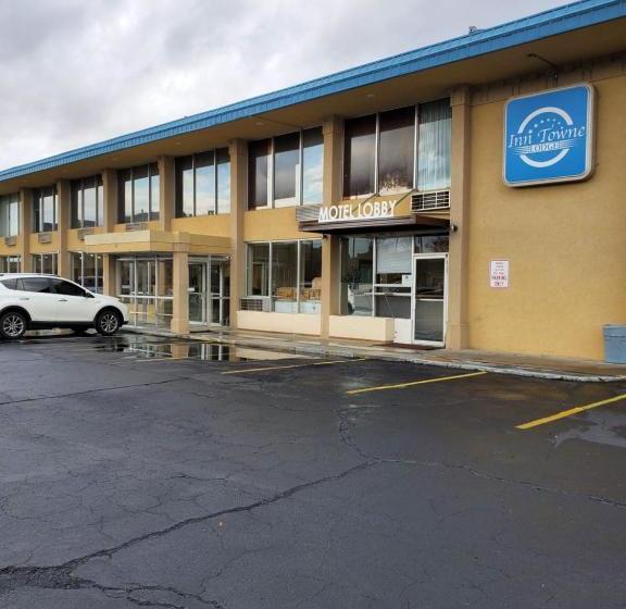 ホテル Inn Towne Lodge