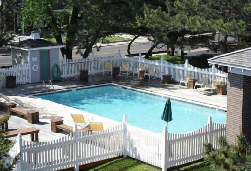 فندق Island Resort