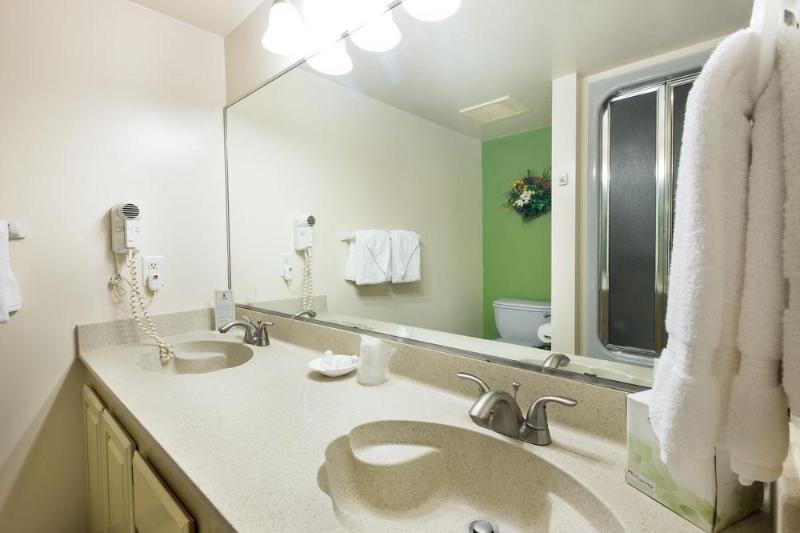 هتل Kahana Falls Resort