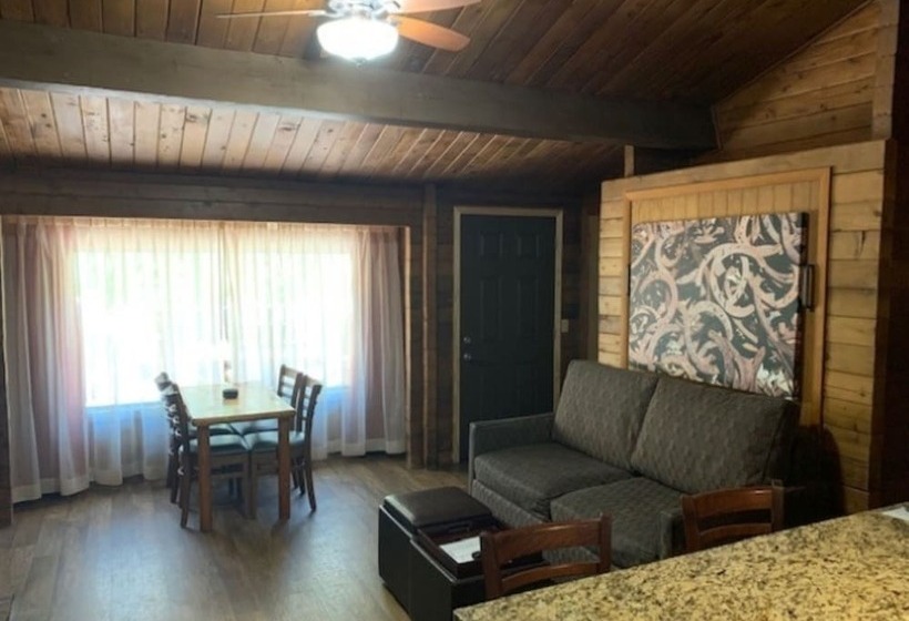 هتل Kohl S Ranch Lodge