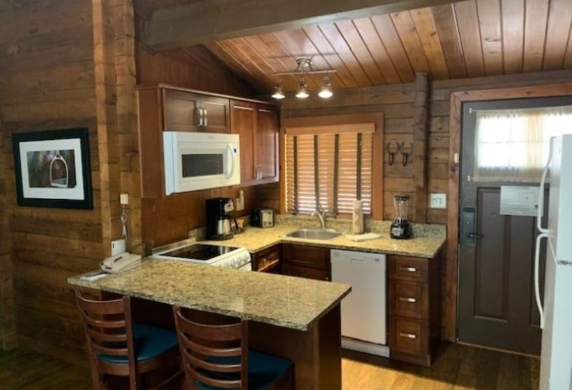 هتل Kohl S Ranch Lodge