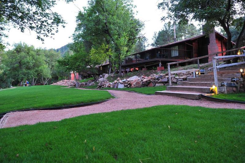 هتل Kohl S Ranch Lodge