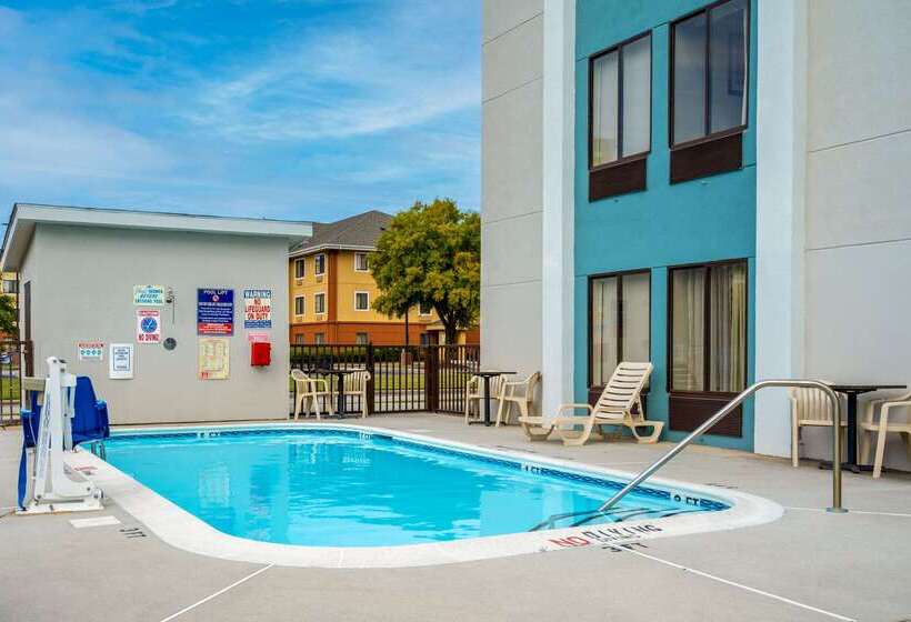 هتل Quality Inn Jacksonville Near Camp Lejeune