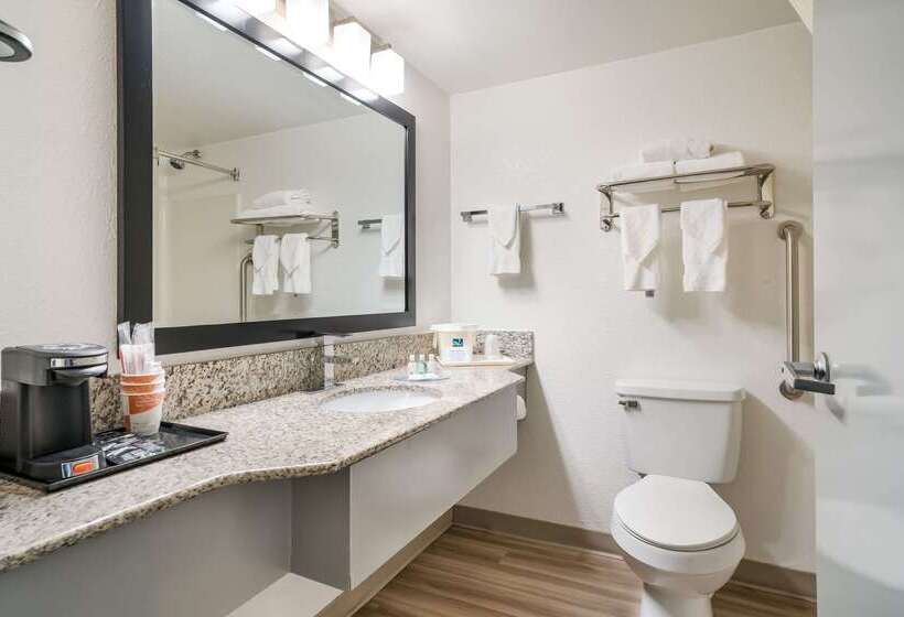 هتل Quality Inn Jacksonville Near Camp Lejeune