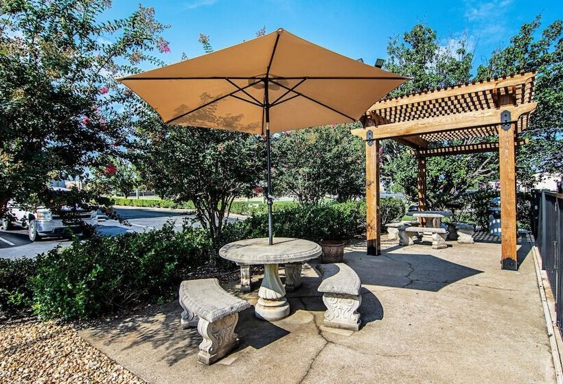 Отель Quality Inn Lagrange East I 85