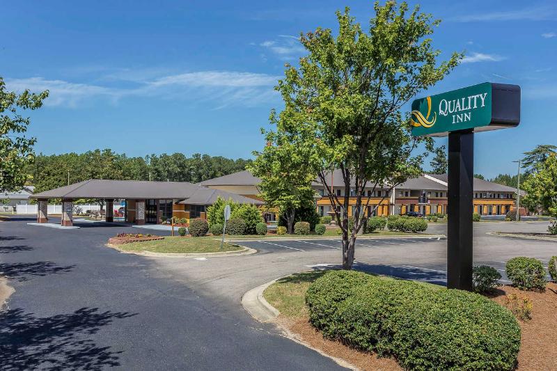 هتل Quality Inn Aberdeen