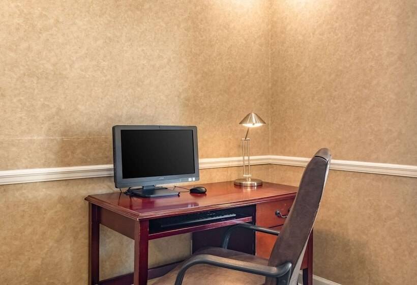 هتل Quality Inn Rome South