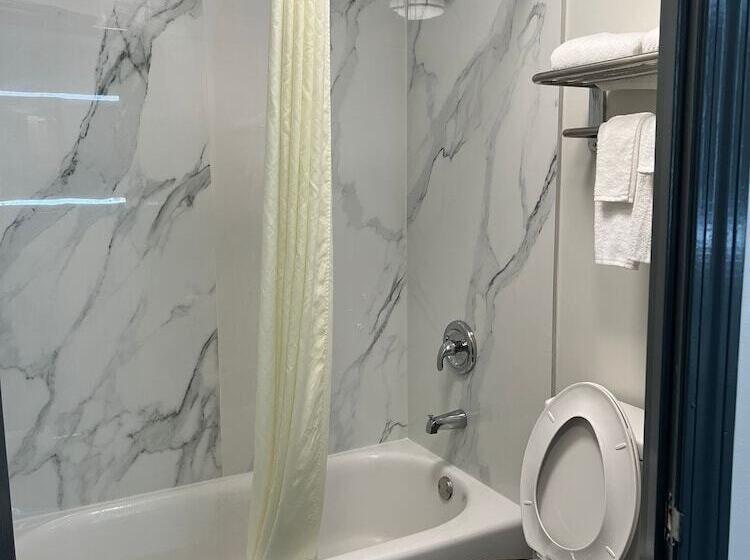 هتل Quality Inn Rome South