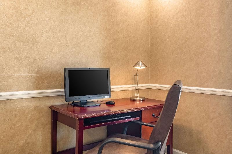 هتل Quality Inn Rome South