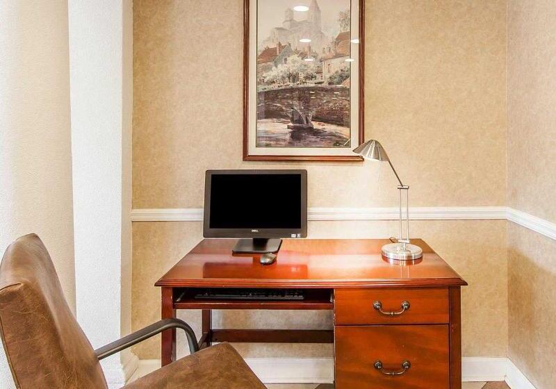 هتل Quality Inn Rome South