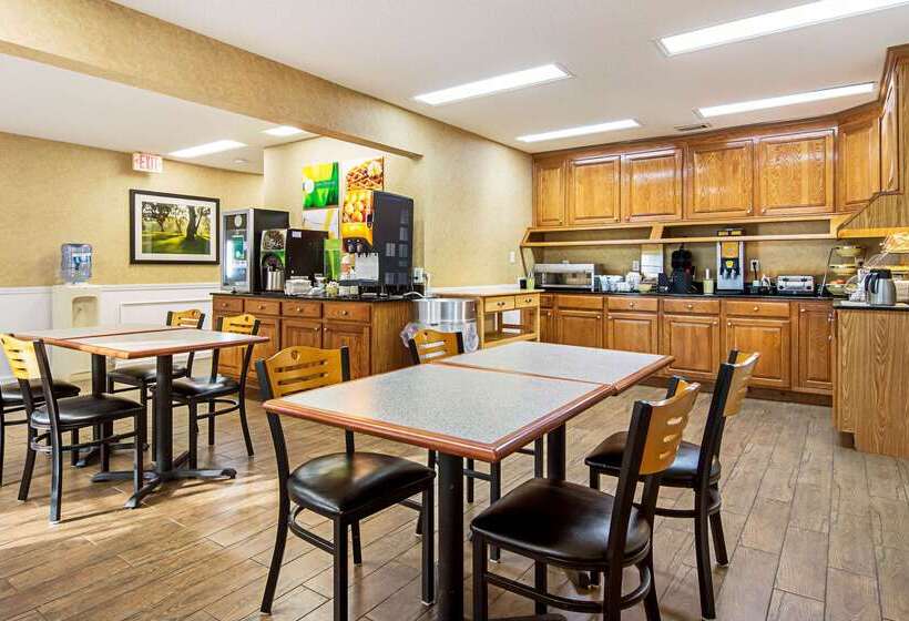 호텔 Quality Inn