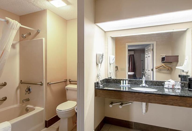 호텔 Quality Inn