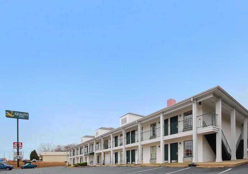 호텔 Quality Inn