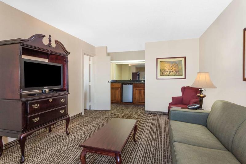 فندق Red Roof Inn & Suites Calhoun