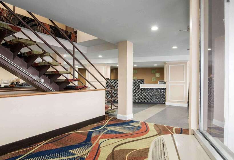 هتل Rodeway Inn