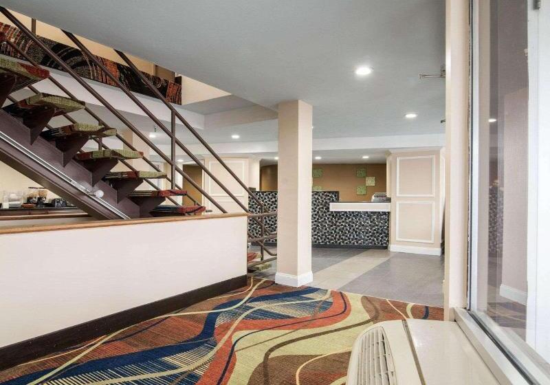 هتل Rodeway Inn