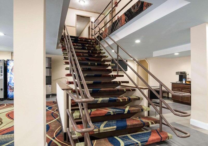 هتل Rodeway Inn