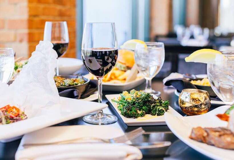 Отель The Inverness Denver, a Hilton Golf & Spa Resort