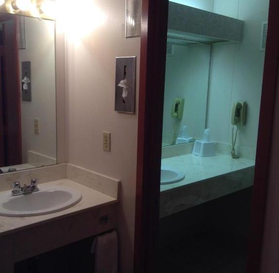 Мотель Astoria Hotel Danville West