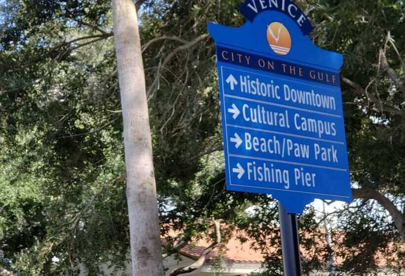 אתר נופש Inn At The Beach