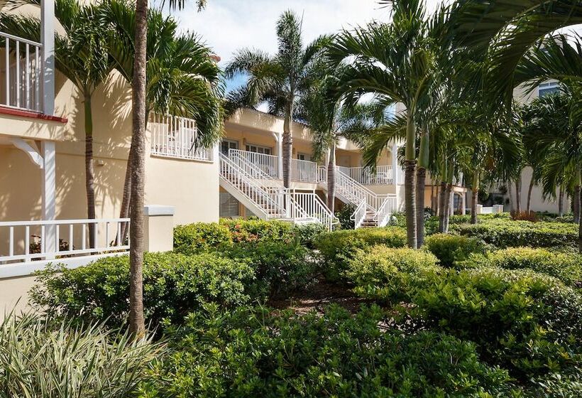 אתר נופש Inn At The Beach