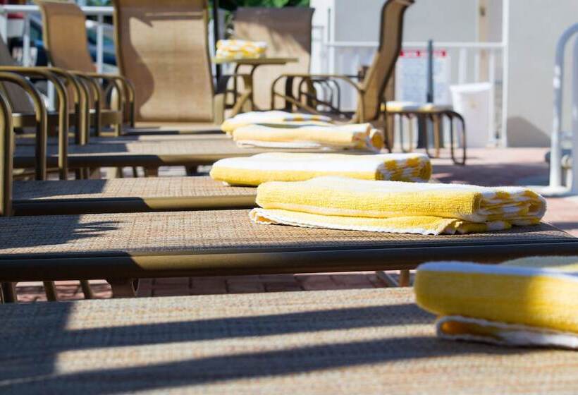 אתר נופש Inn At The Beach