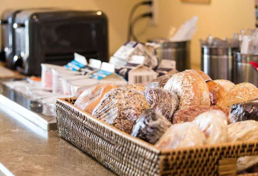 אתר נופש Inn At The Beach