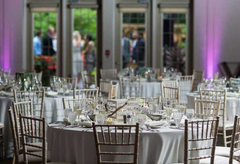 استراحتگاه Lodge Geneva National