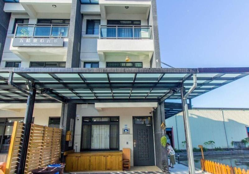 تختخواب و صبحانه Bj Classic Town