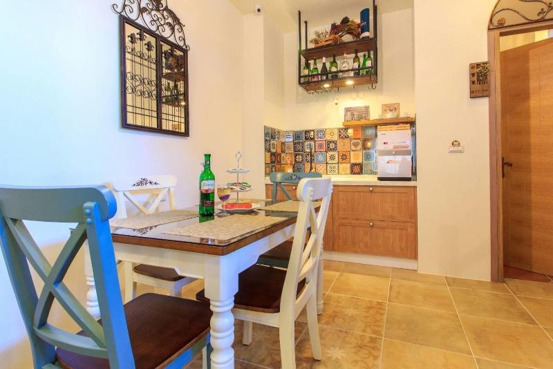 تختخواب و صبحانه Bj Classic Town