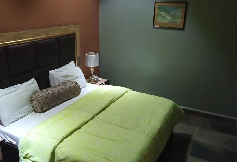 Hard Break Hotel And Suite