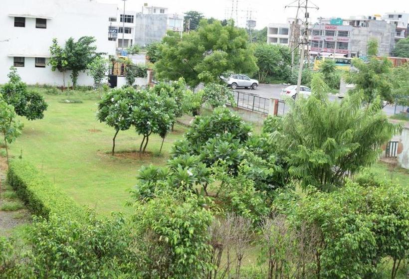 هتل Palm Tree Sector 31